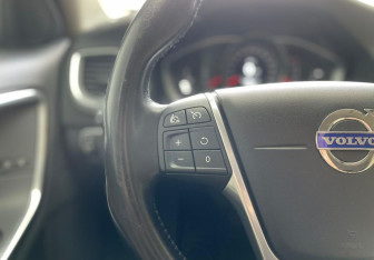 Подержанный автомобиль Volvo S60 2015 года (14 фото)