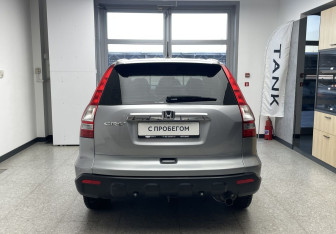 Подержанный автомобиль Honda CR-V 2008 года (6 фото)