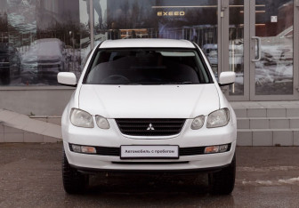 Подержанный автомобиль Mitsubishi Airtrek 2002 года (2 фото)