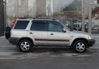 Подержанный автомобиль Honda CR-V 2000 года (4 фото)