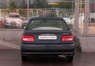 Подержанный автомобиль Toyota Carina Sedan 1999 года (6 фото)