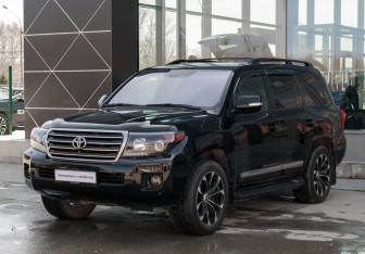 Подержанный автомобиль Toyota Land Cruiser Suv 2012 года (1 фото)