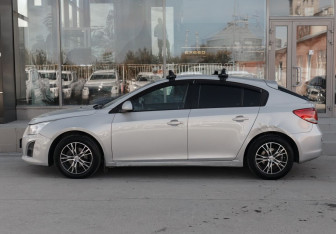Подержанный автомобиль Chevrolet Cruze Hatchback 2014 года (8 фото)