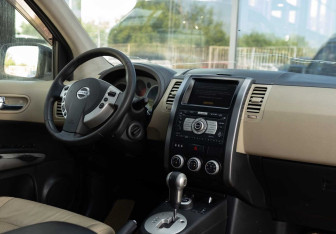 Подержанный автомобиль Nissan X-Trail 2008 года (10 фото)
