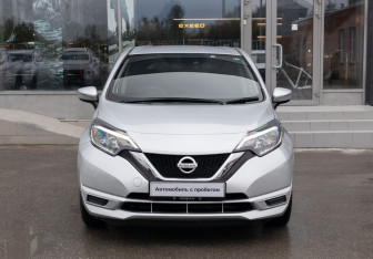 Подержанный автомобиль Nissan Note 2018 года (2 фото)