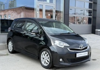 Подержанный автомобиль Toyota Ractis 2014 года (3 фото)