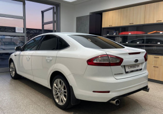 Подержанный автомобиль Ford Mondeo Sedan 2011 года (7 фото)