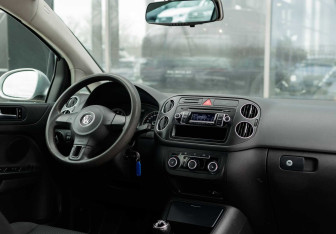Подержанный автомобиль Volkswagen Golf Plus 2011 года (10 фото)
