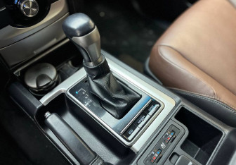 Подержанный автомобиль Toyota Land Cruiser Prado 2017 года (8 фото)