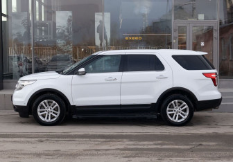 Подержанный автомобиль Ford Explorer 2014 года (8 фото)