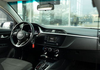 Подержанный автомобиль Kia Rio Sedan 2021 года (10 фото)