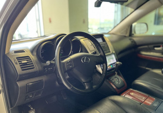 Подержанный автомобиль Lexus RX 2008 года (4 фото)