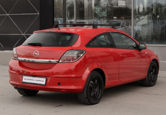 Подержанный автомобиль Opel Astra Hatchback 2010 года (5 фото)