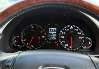 Подержанный автомобиль Honda Inspire 2003 года (12 фото)