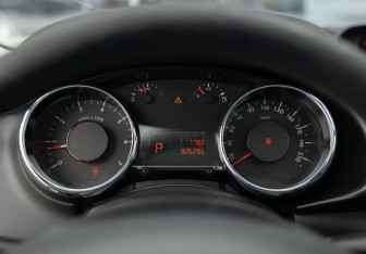 Подержанный автомобиль Peugeot 3008 2012 года (12 фото)