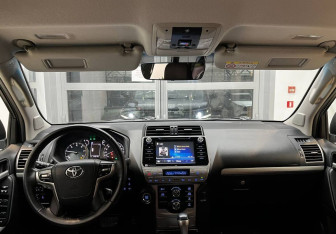 Подержанный автомобиль Toyota Land Cruiser Prado 2017 года (10 фото)