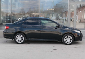 Подержанный автомобиль Toyota Corolla Sedan 2013 года (4 фото)