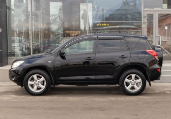 Подержанный автомобиль Toyota RAV4 2006 года (8 фото)