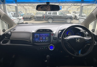 Подержанный автомобиль Honda Fit Shuttle 2012 года (9 фото)
