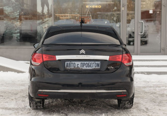 Подержанный автомобиль Citroen C4 Sedan 2013 года (6 фото)