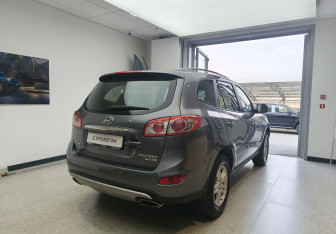 Подержанный автомобиль Hyundai Santa Fe 2012 года (4 фото)