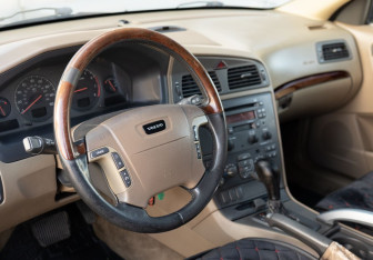 Подержанный автомобиль Volvo XC70 2001 года (11 фото)