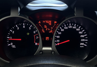 Подержанный автомобиль Nissan Juke 2011 года (10 фото)