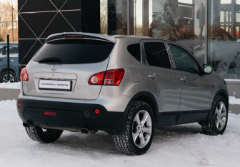 Подержанный автомобиль Nissan Qashqai 2009 года (5 фото)
