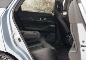 Подержанный автомобиль Changan UNI-K 2023 года (23 фото)