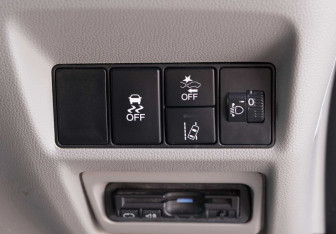 Подержанный автомобиль Honda Stepwgn 2016 года (18 фото)