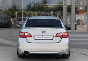 Подержанный автомобиль Subaru Legacy Sedan 2017 года (6 фото)