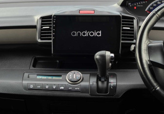 Подержанный автомобиль Honda Freed 2010 года (13 фото)