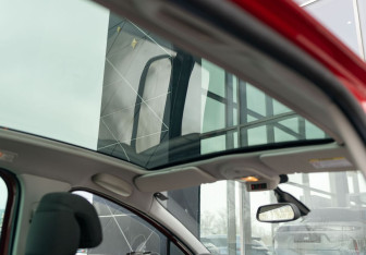 Подержанный автомобиль Peugeot 3008 2012 года (17 фото)