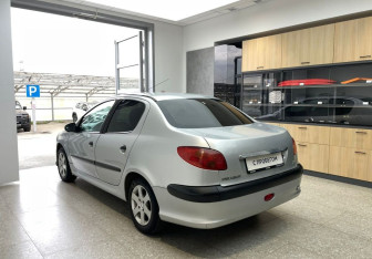 Подержанный автомобиль Peugeot 206 Hatchback 2008 года (6 фото)