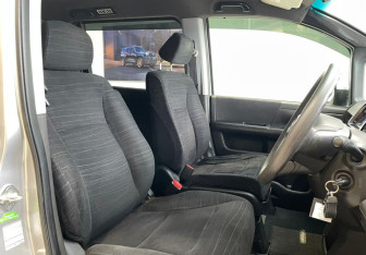 Подержанный автомобиль Honda Stepwgn 2011 года (10 фото)