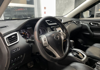 Подержанный автомобиль Nissan X-Trail 2017 года (8 фото)