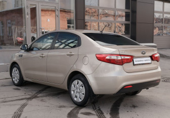 Подержанный автомобиль Kia Rio Sedan 2013 года (7 фото)