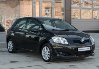 Подержанный автомобиль Toyota Auris Hatchback 2009 года (3 фото)