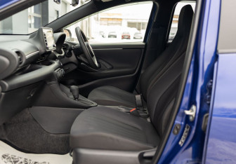 Подержанный автомобиль Toyota Yaris Hatchback 2020 года (18 фото)