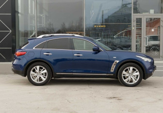 Подержанный автомобиль Infiniti FX 2012 года (4 фото)