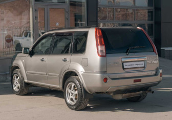 Подержанный автомобиль Nissan X-Trail 2004 года (7 фото)