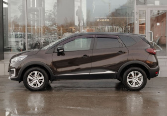 Подержанный автомобиль Renault Kaptur 2017 года (8 фото)