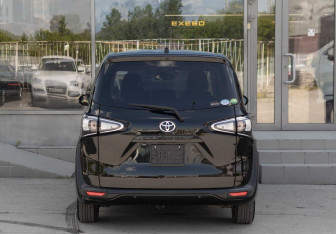 Подержанный автомобиль Toyota Sienta 2019 года (6 фото)