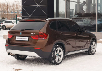 Подержанный автомобиль BMW X1 2011 года (5 фото)