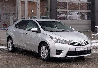 Подержанный автомобиль Toyota Corolla Sedan 2013 года (3 фото)