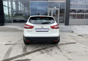 Подержанный автомобиль Nissan Qashqai 2014 года (7 фото)