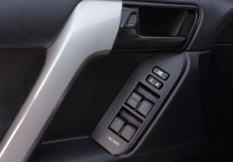 Подержанный автомобиль Toyota Land Cruiser Prado 2014 года (19 фото)