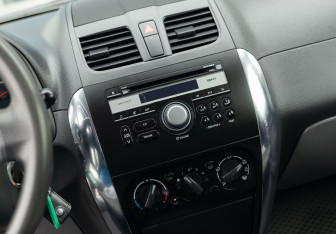 Подержанный автомобиль Suzuki SX4 Hatchback 2013 года (14 фото)