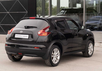 Подержанный автомобиль Nissan Juke 2012 года (5 фото)
