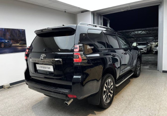 Подержанный автомобиль Toyota Land Cruiser Prado 2022 года (7 фото)